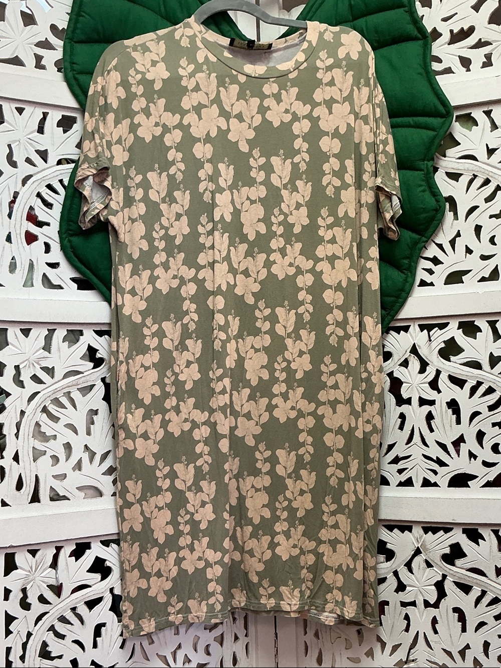 Lex Breezy hawaiian floral oversized ti-shirt midi dress. Color: olive/peach. XS